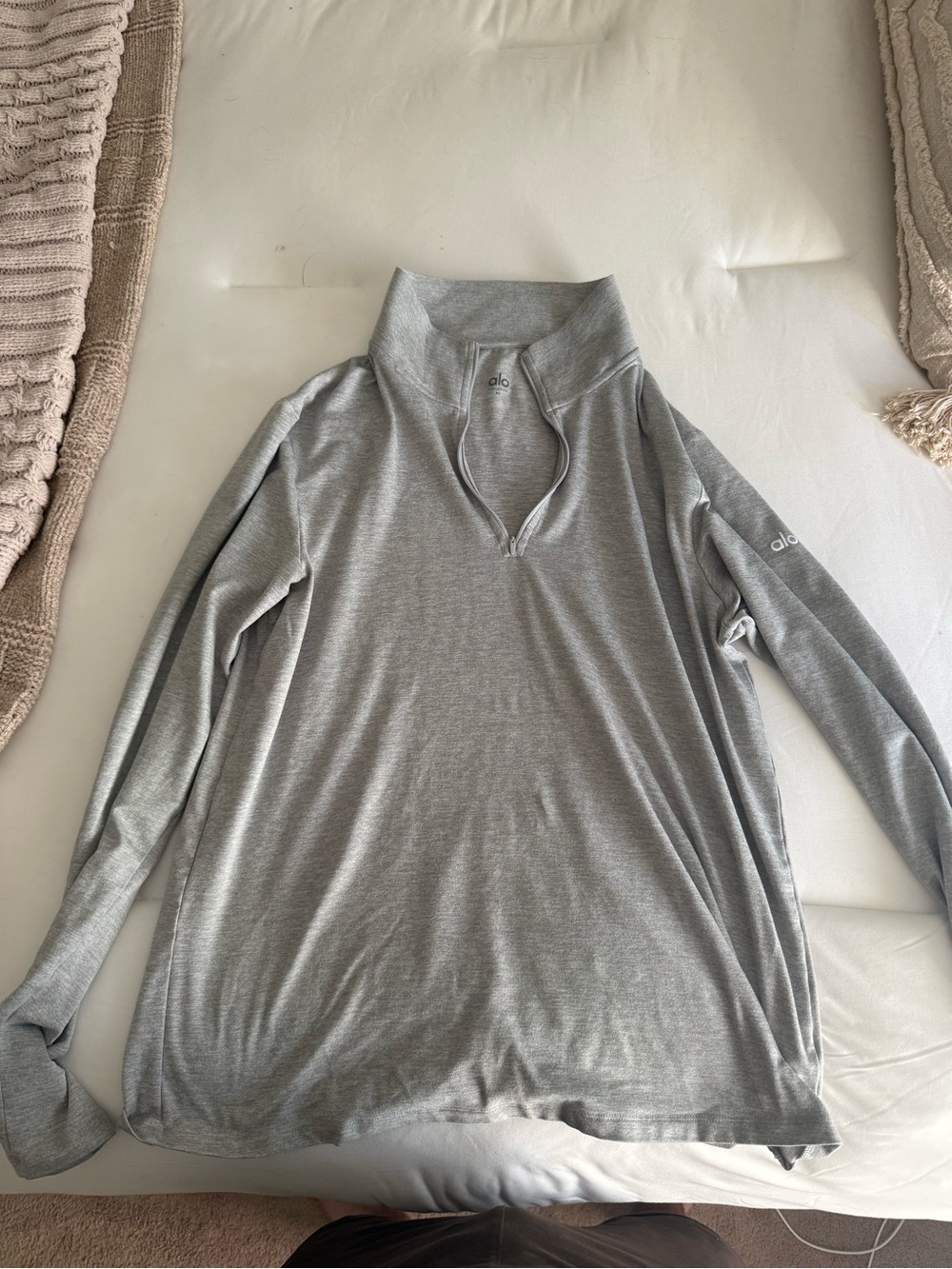 ALO Yoga Men’s Light Gray Half-Zip Pullover
